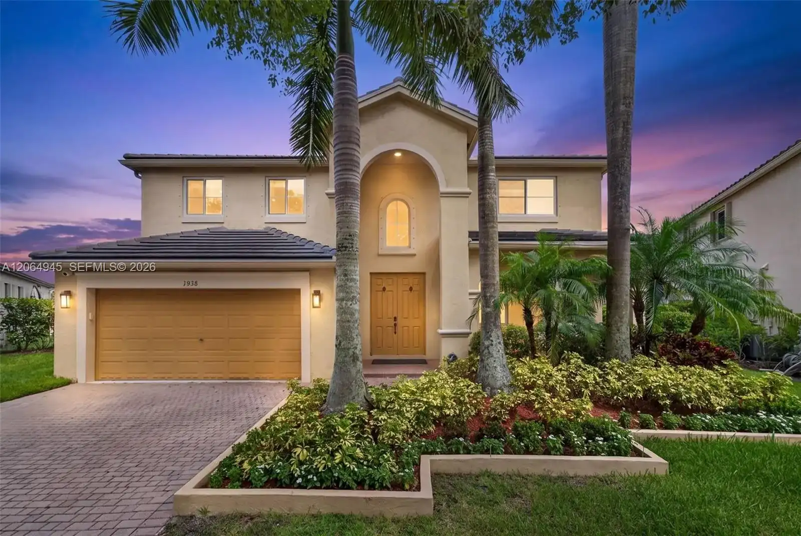 1038 Lavender Cir, Weston FL 33327