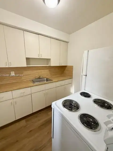 1010 E Ponce De Leon Blvd # 3, Coral Gables FL 33134 photo 3