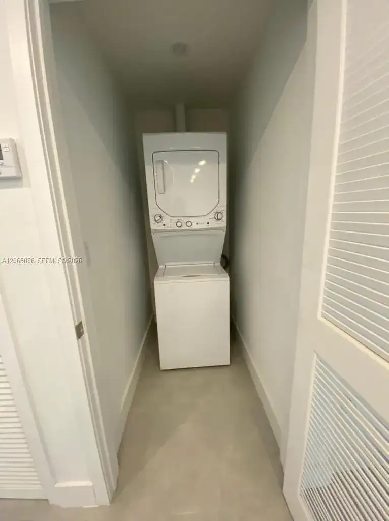 13800 Highland Dr, North Miami Beach FL 33181 photo 5