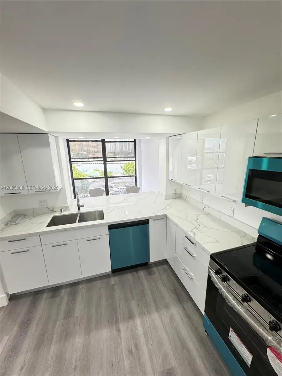 800 Parkview Dr # 502, Hallandale Beach FL 33009 photo 5