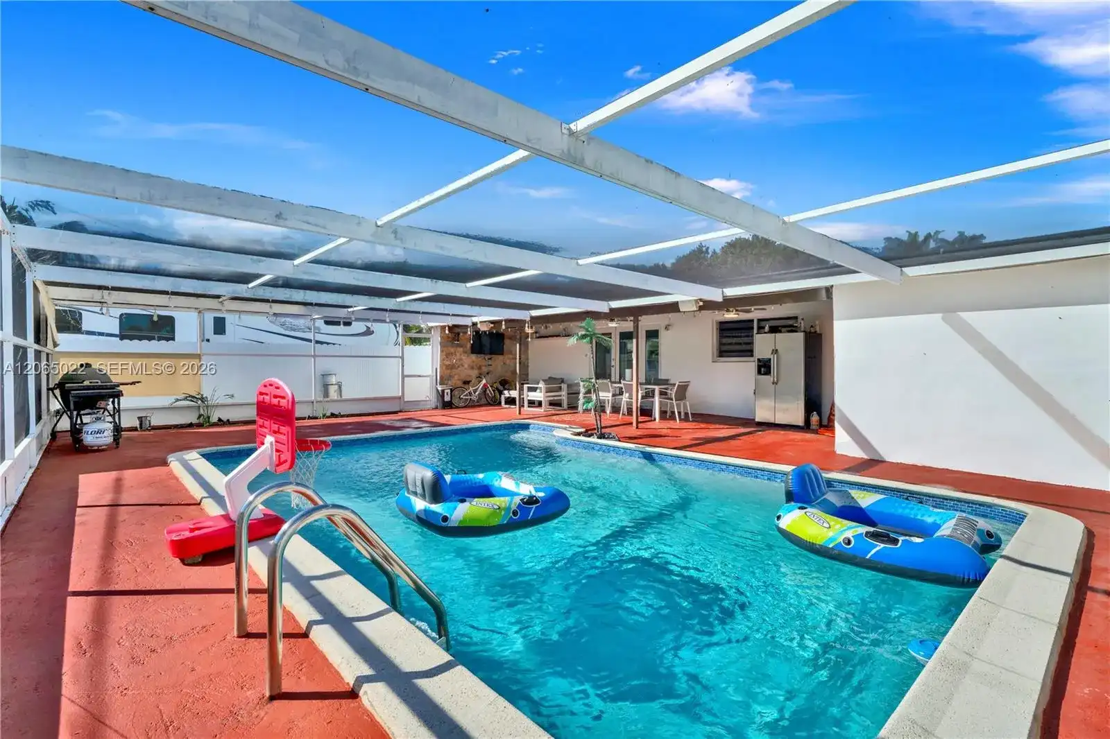 10100 Nicaragua Dr, Cutler Bay FL 33189