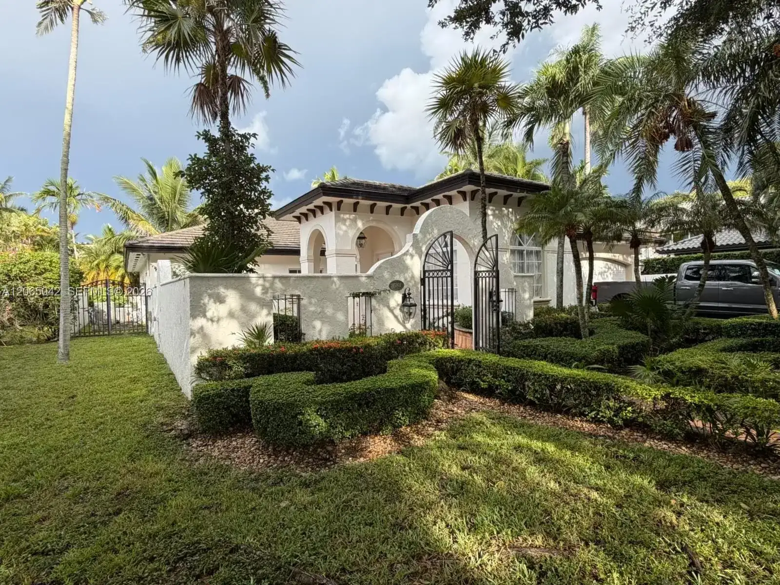 15901 NW 83rd Pl, Miami Lakes FL 33016 photo 2