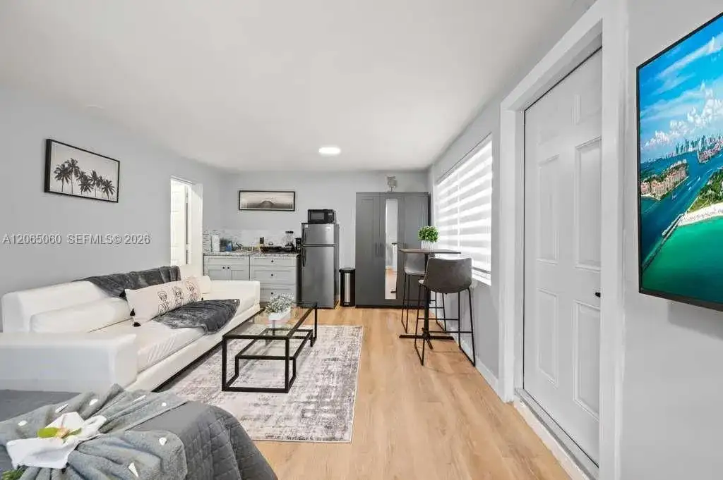 213 Columbus Pkwy # 2, Hollywood FL 33021 photo 3