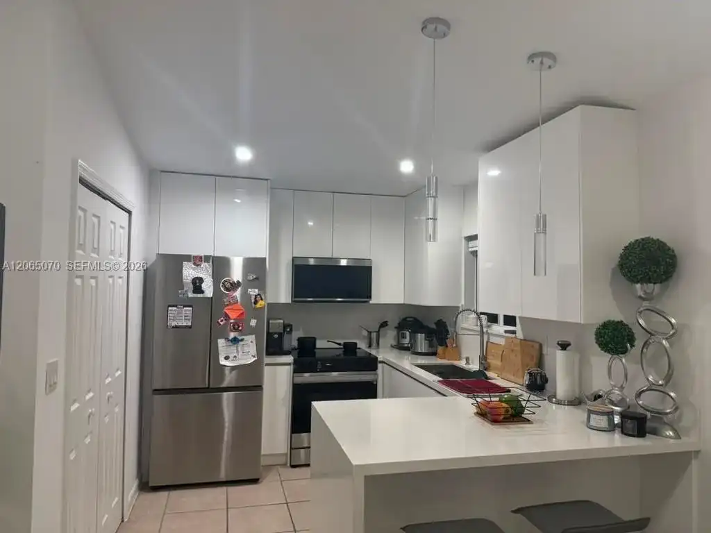 945 NE 33rd Ter # 201, Homestead FL 33033