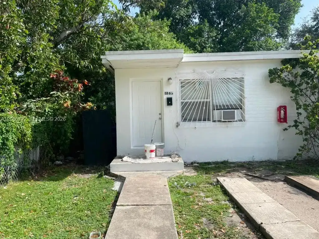 1861 NW 49th St, Miami FL 33142