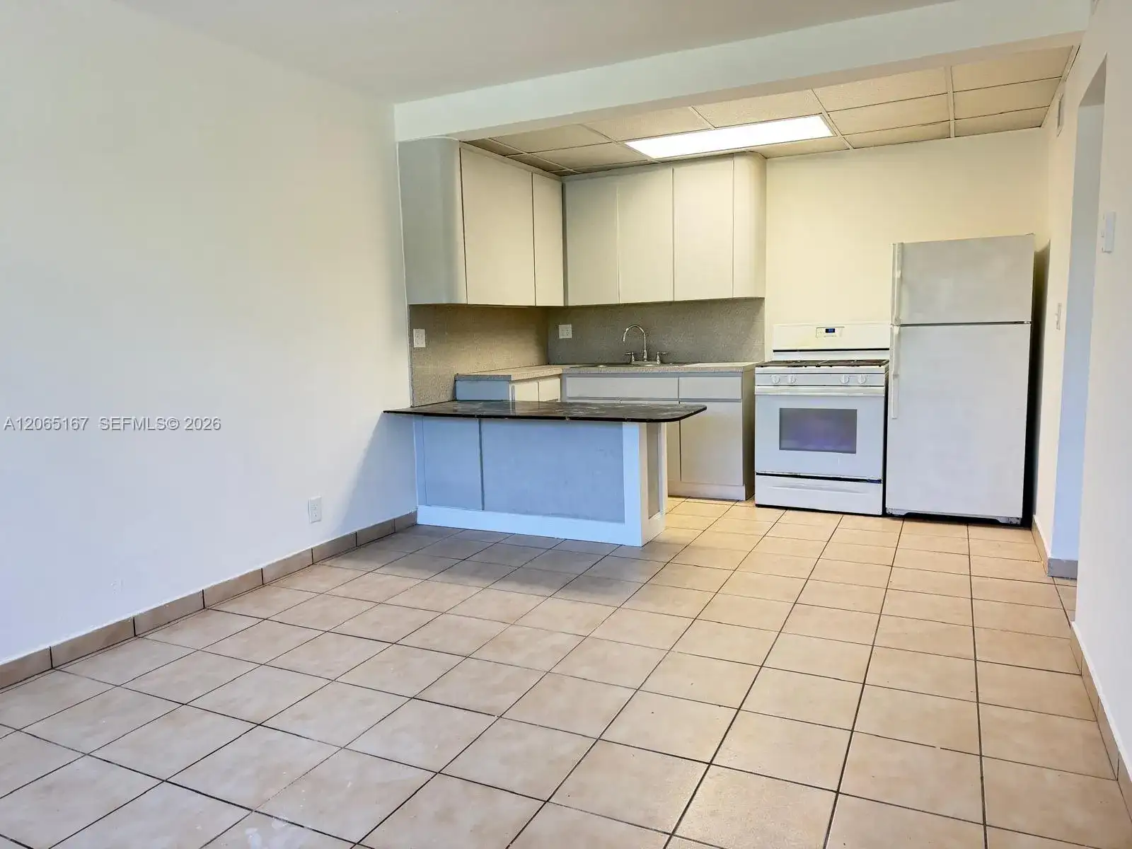 1845 Pembroke Rd # 27, Hollywood FL 33020 photo 2
