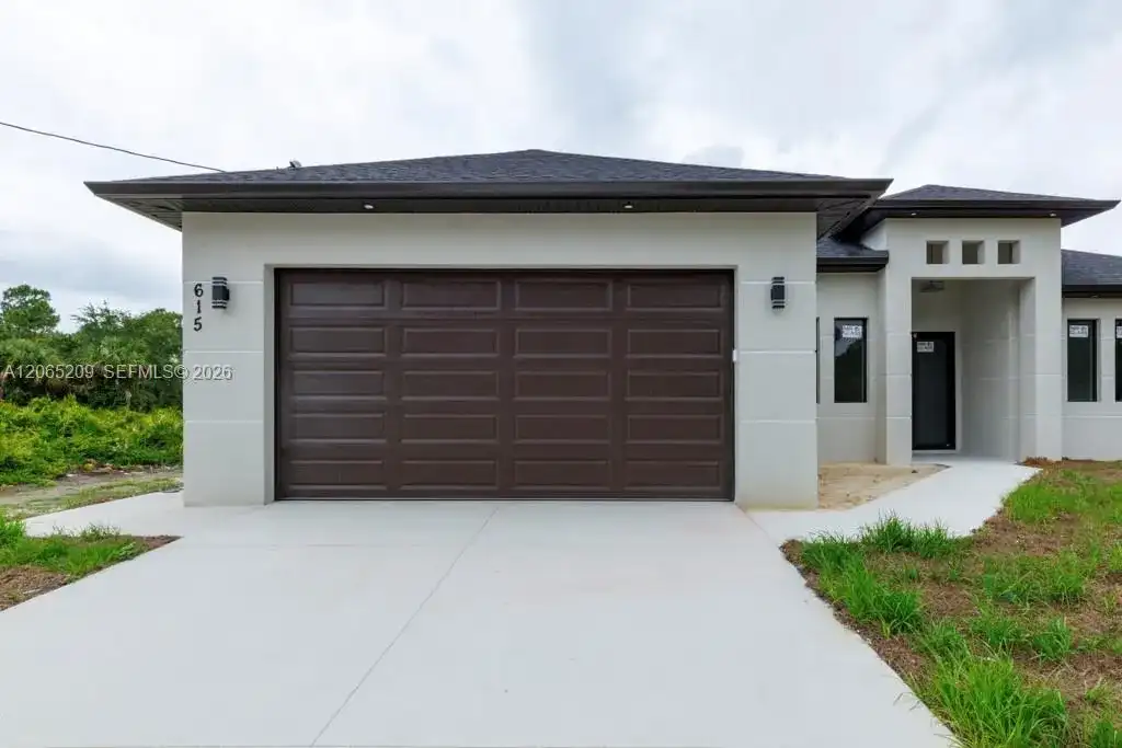 615 Broadway Ave, Lehigh Acres FL 33972