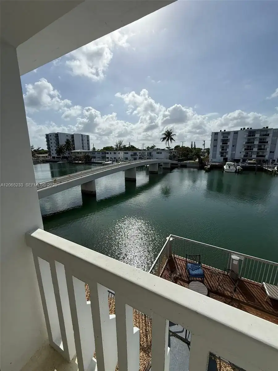 8080 Tatum Waterway Dr # 21, Miami Beach FL 33141 photo 2