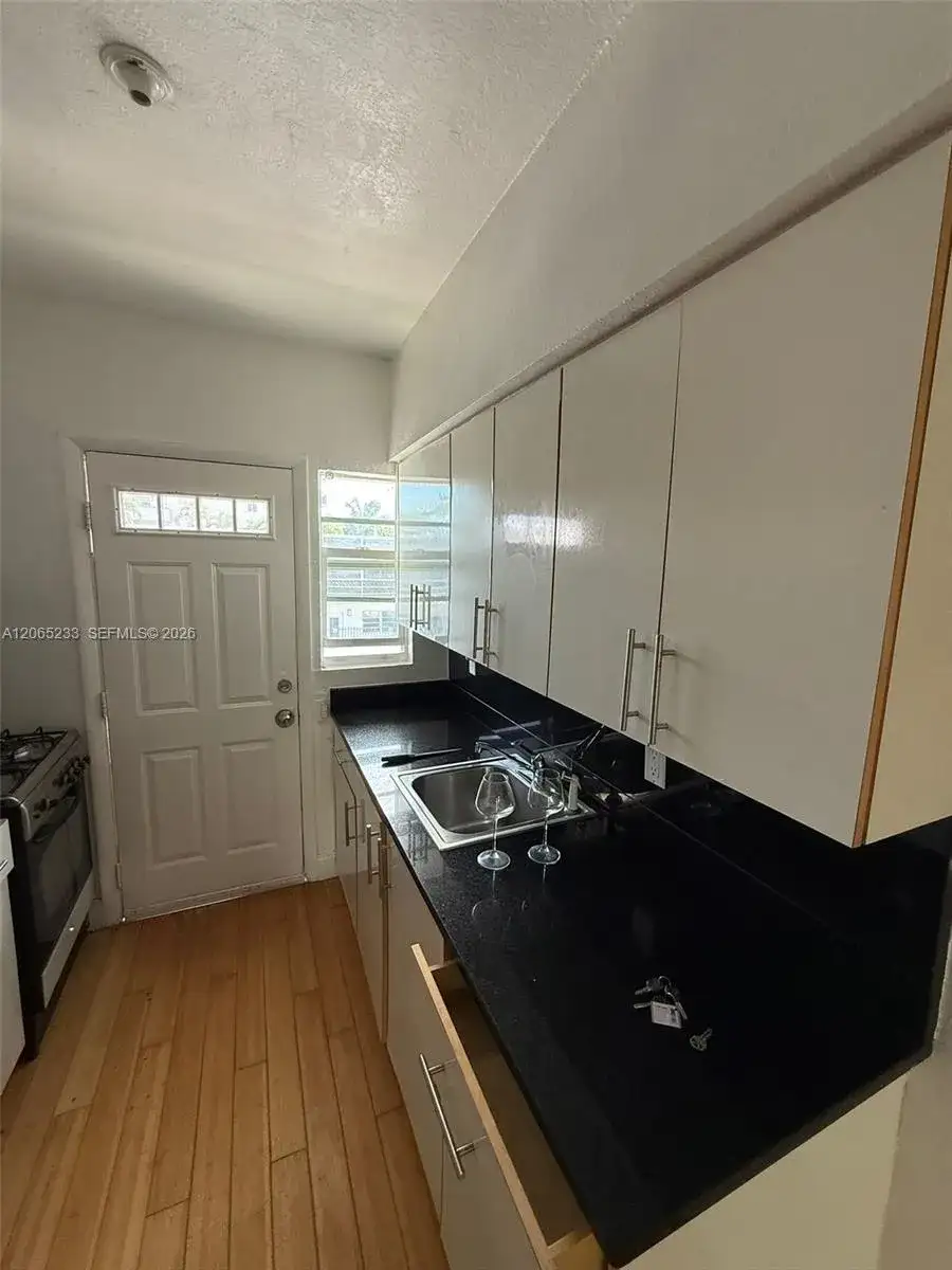 8080 Tatum Waterway Dr # 21, Miami Beach FL 33141 photo 4
