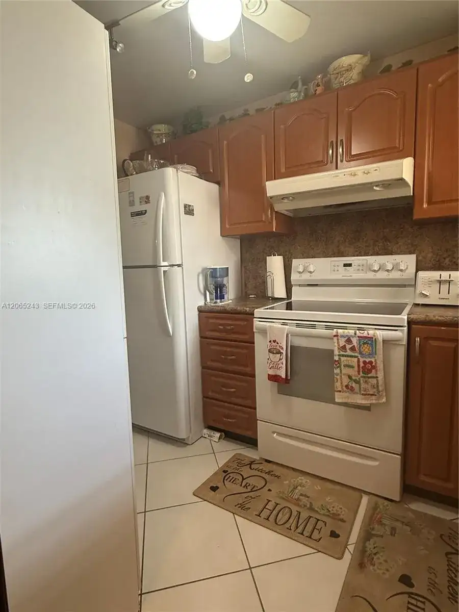 9001 Sunrise Lakes Blvd # 201, Sunrise FL 33322 photo 2