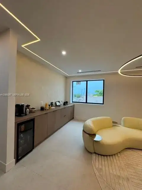 9 N Dixie Hwy # 2, Hallandale Beach FL 33009 photo 2