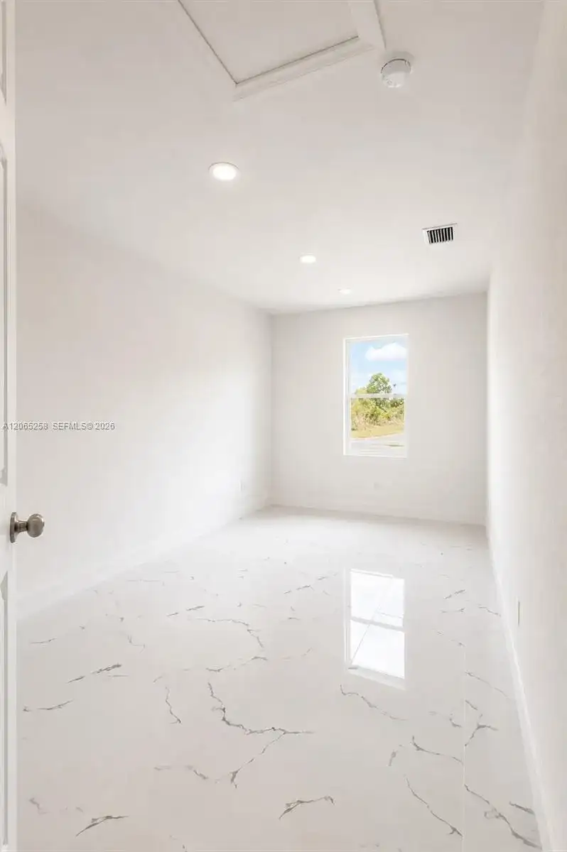 3052 S Beechwood Cir, La Belle FL 33935 photo 4