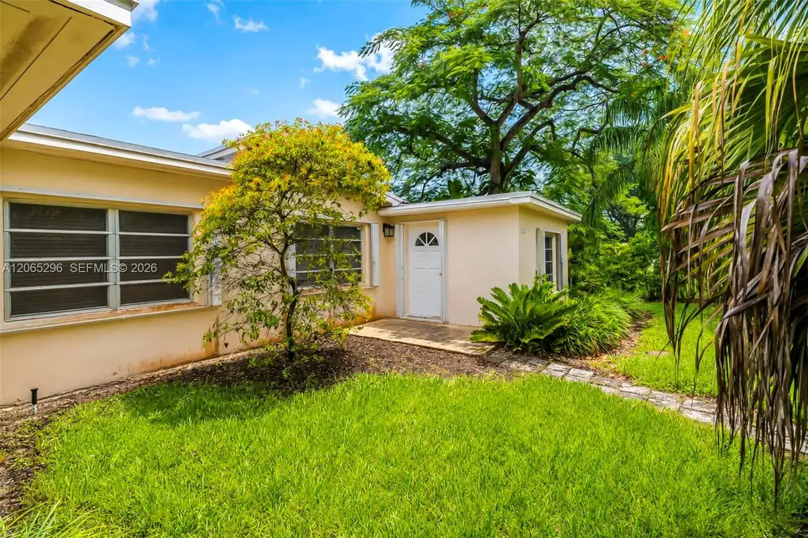 11624 SW 93rd St, Miami FL 33176 photo 2