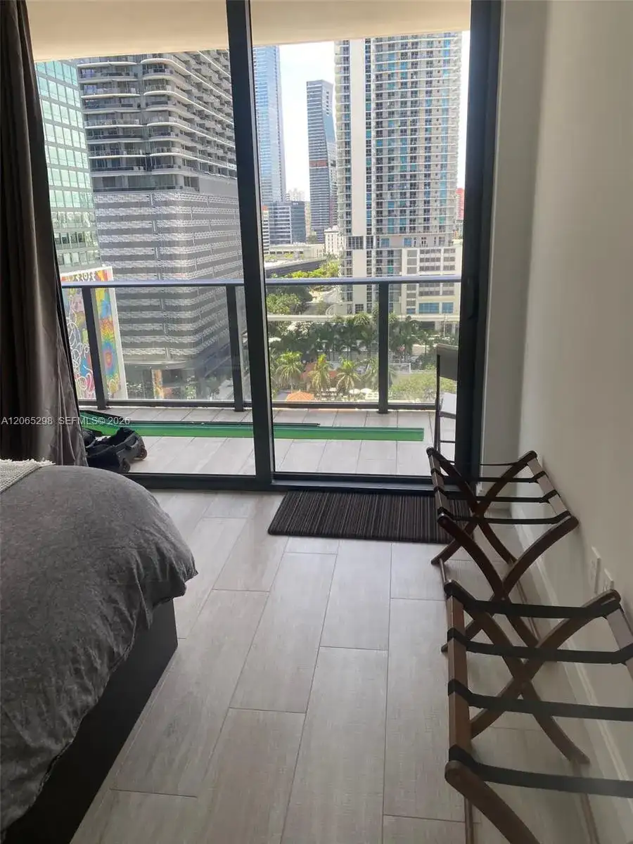 45 SW 9th St # 1005, Miami FL 33130 photo 4