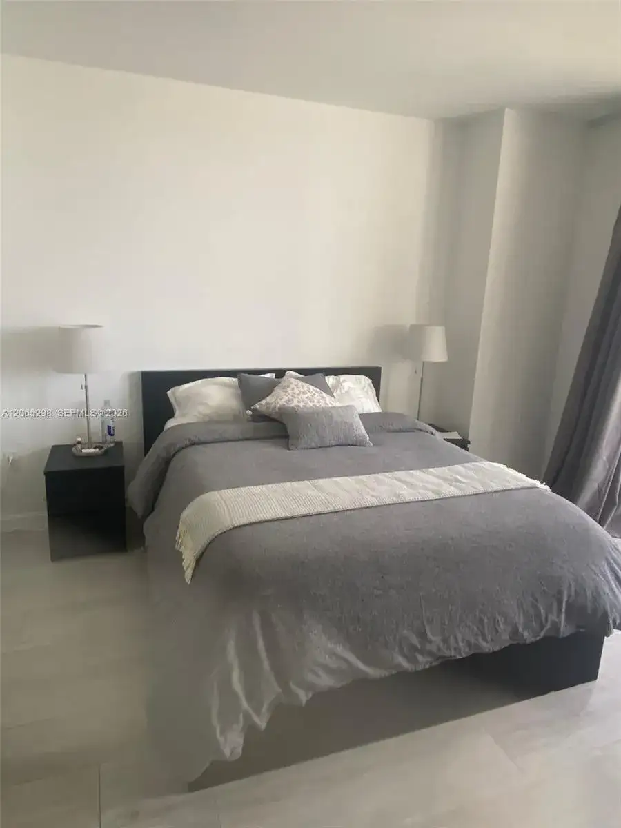 45 SW 9th St # 1005, Miami FL 33130 photo 5
