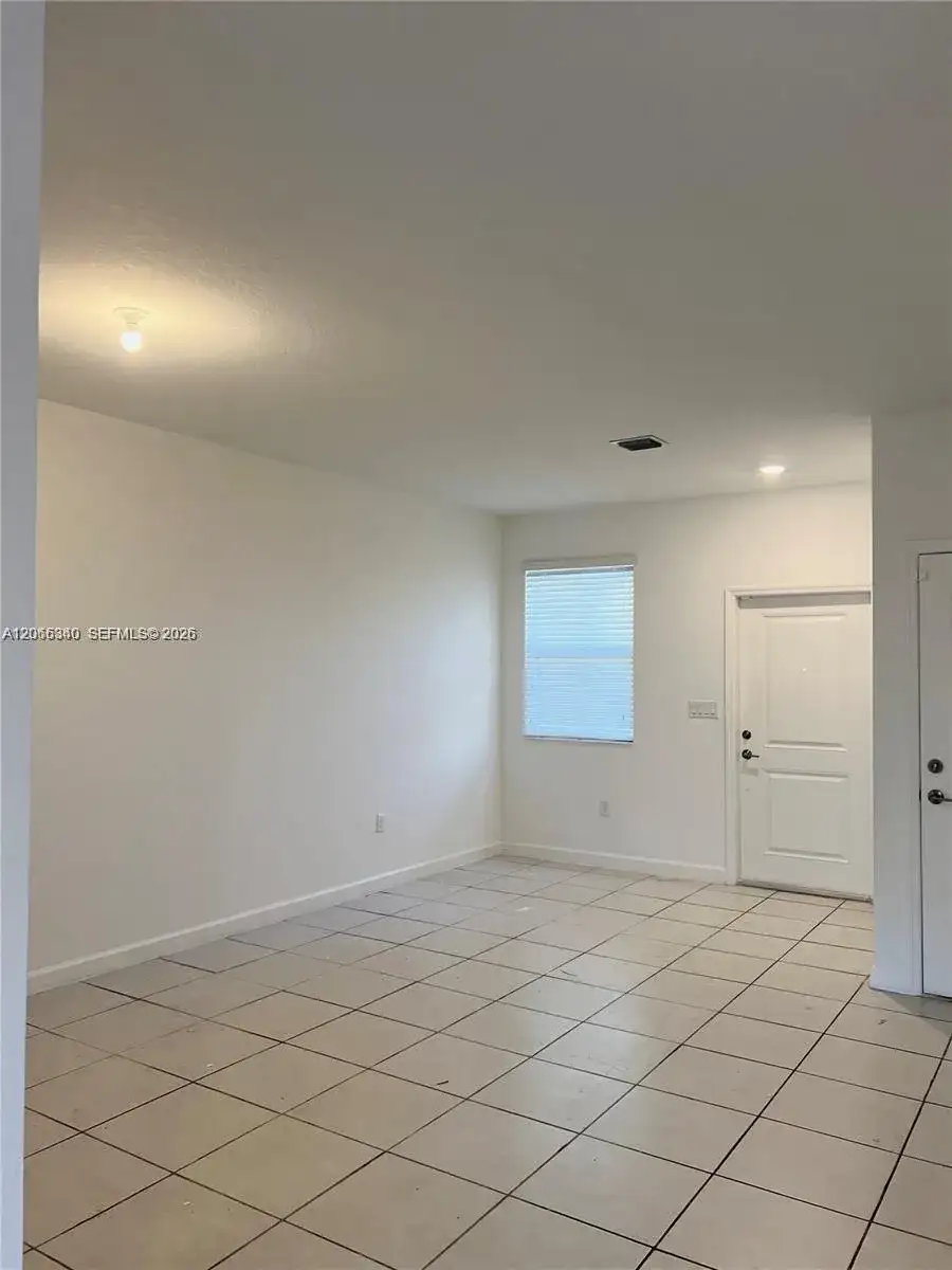 1211 SE 27th Ter, Homestead FL 33035 photo 4