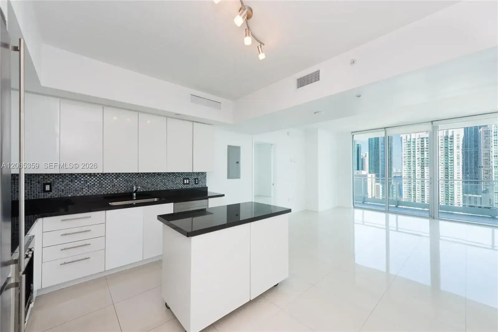 92 SW 3rd Street # 2812, Miami FL 33130 photo 2