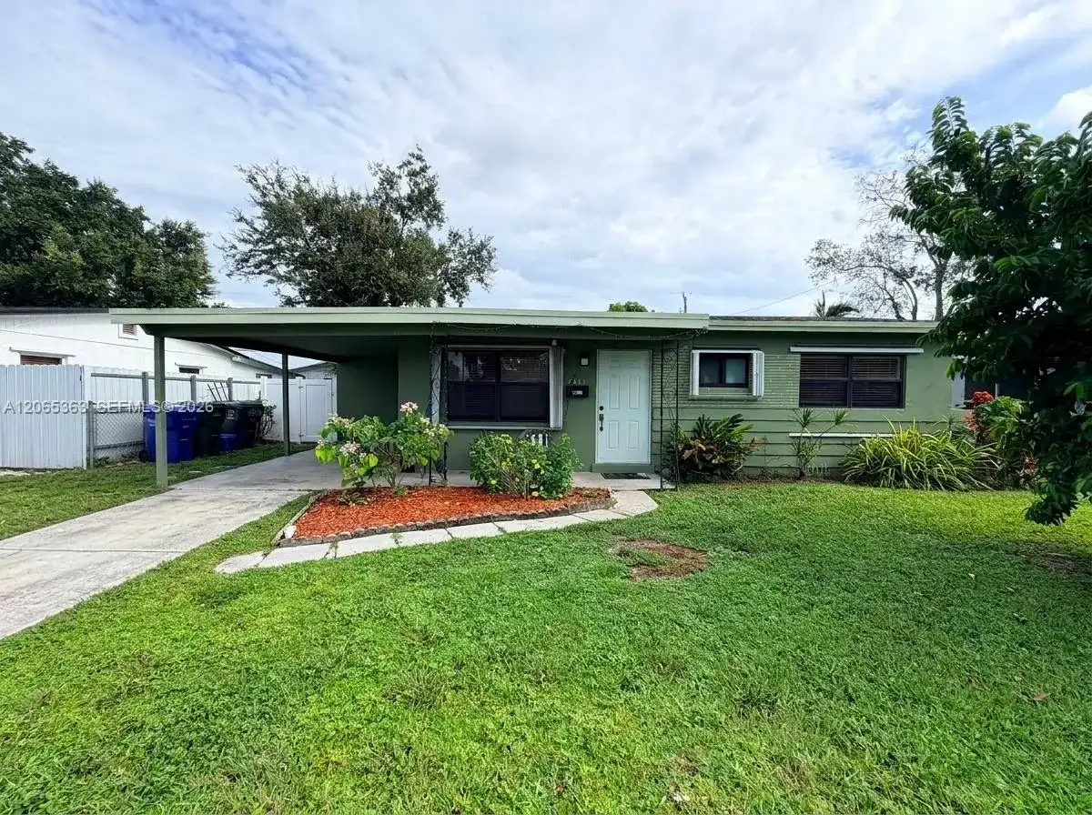 6831 Farragut St, Hollywood FL 33024