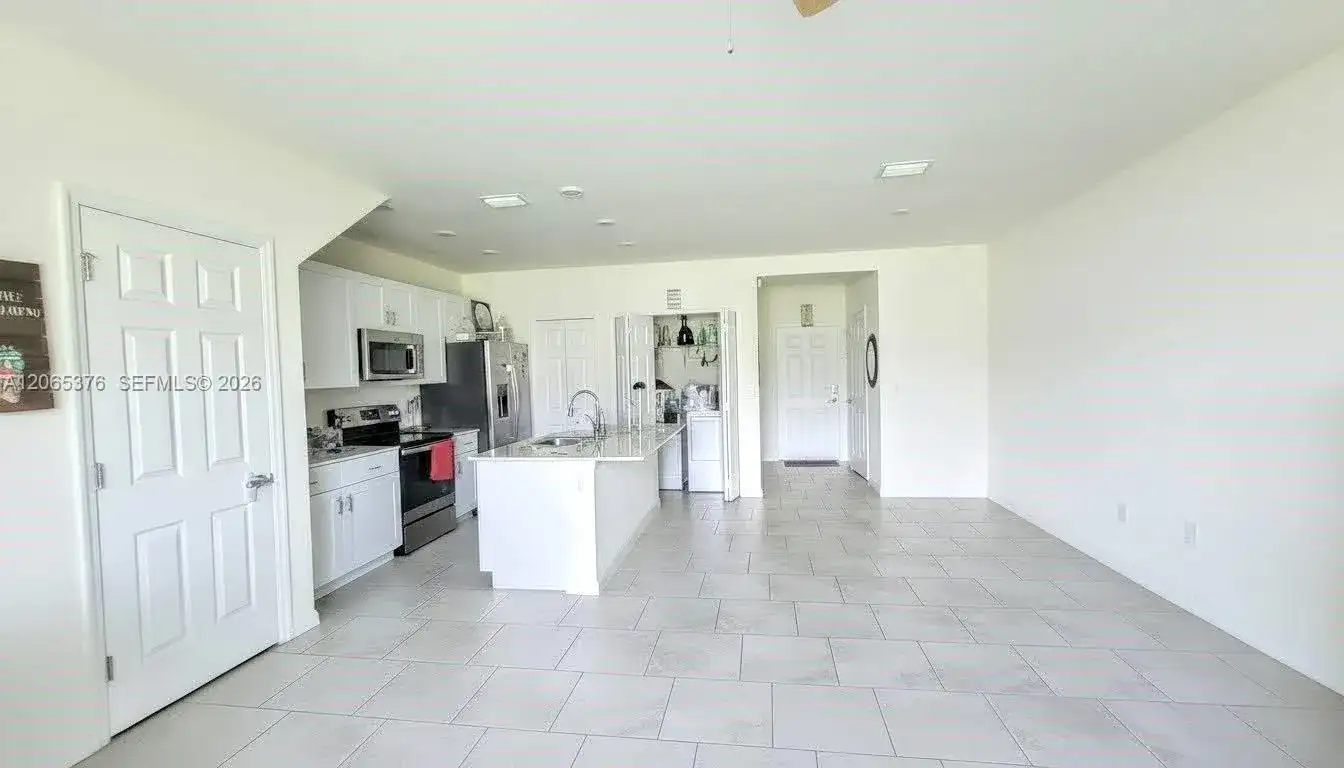 14008 Oviedo Pl, Fort Myers FL 33905 photo 2