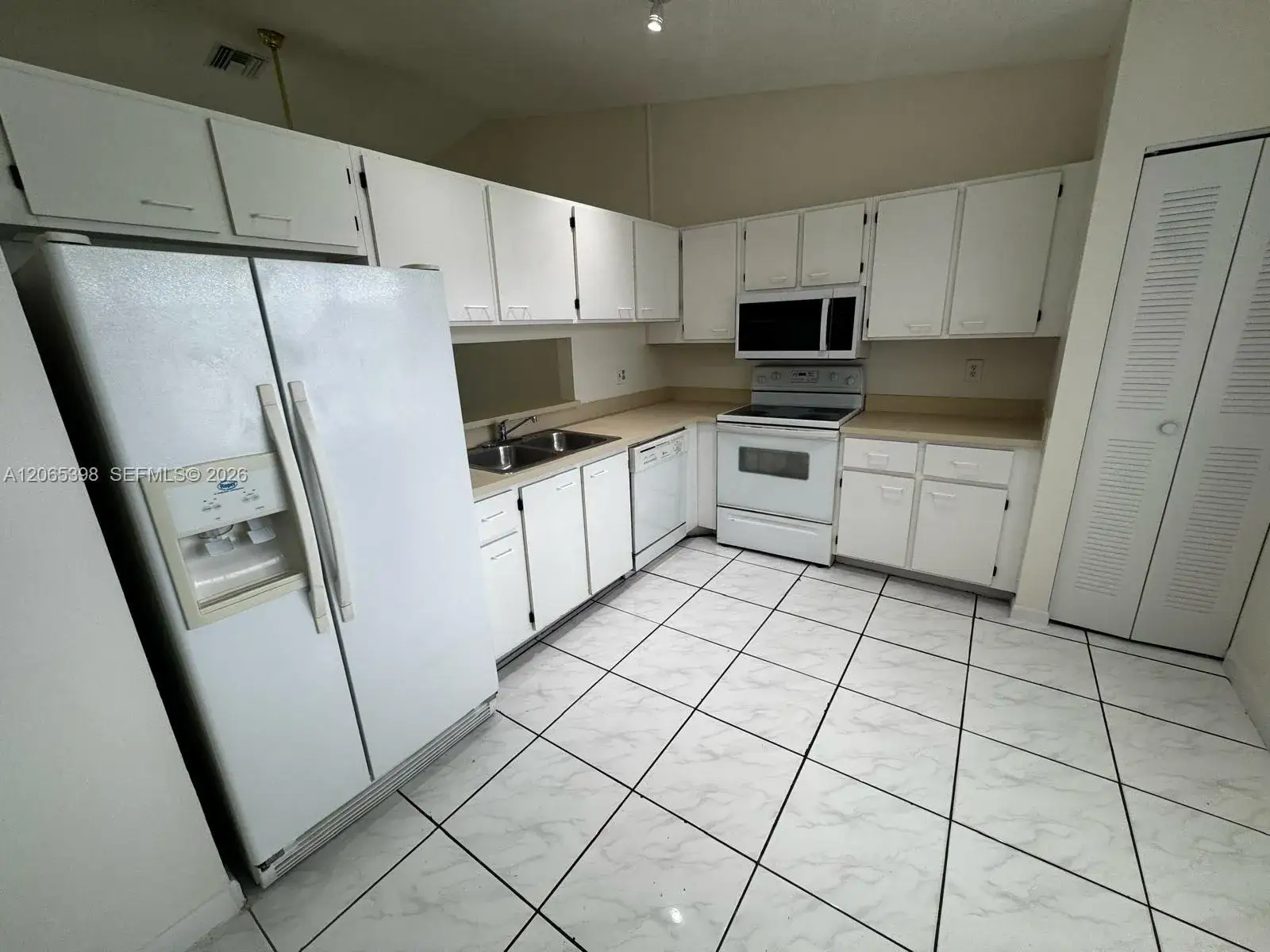 8848 NW 76th Ct, Tamarac FL 33321
