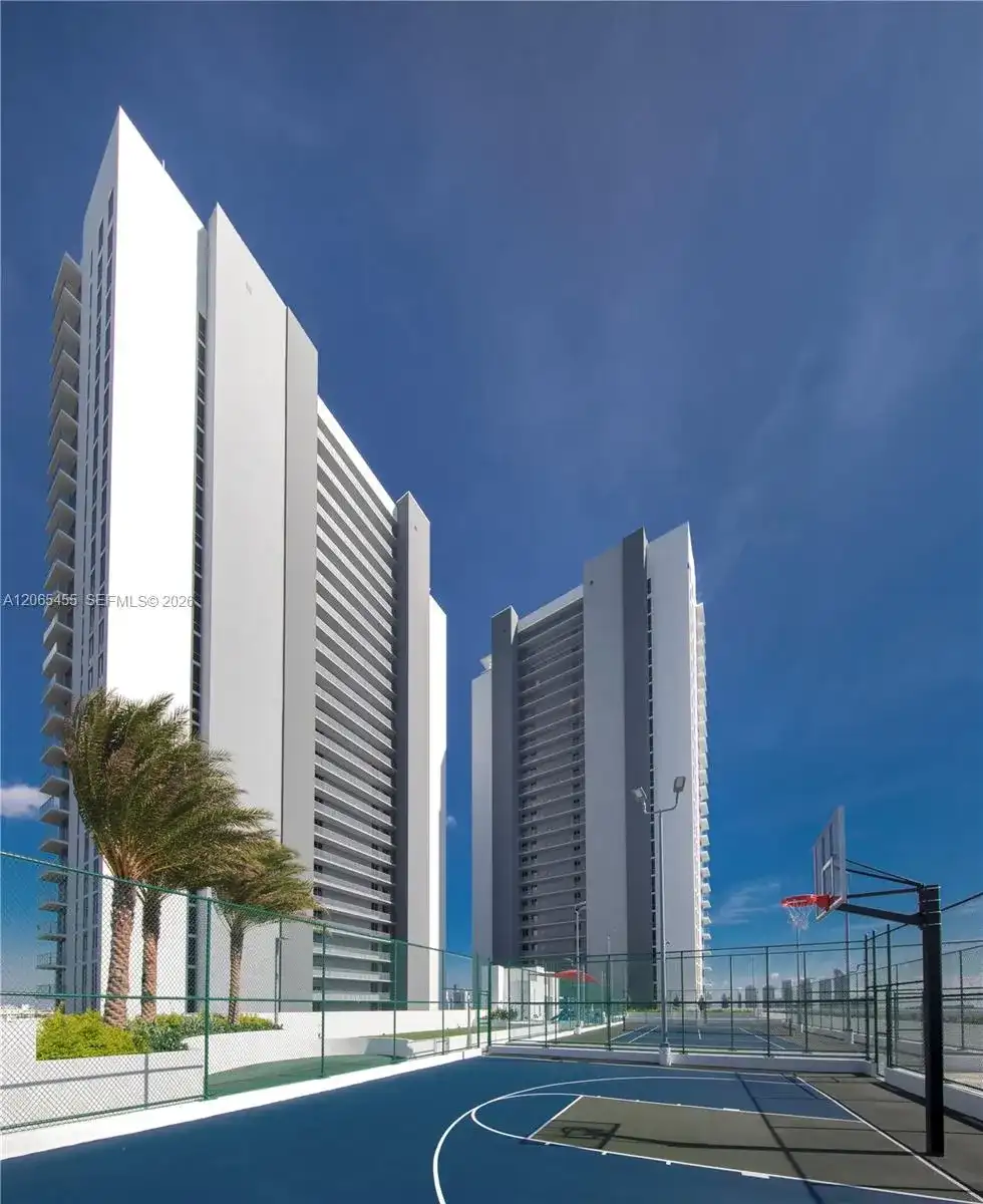 16385 Biscayne Blvd # # 419, North Miami Beach FL 33160