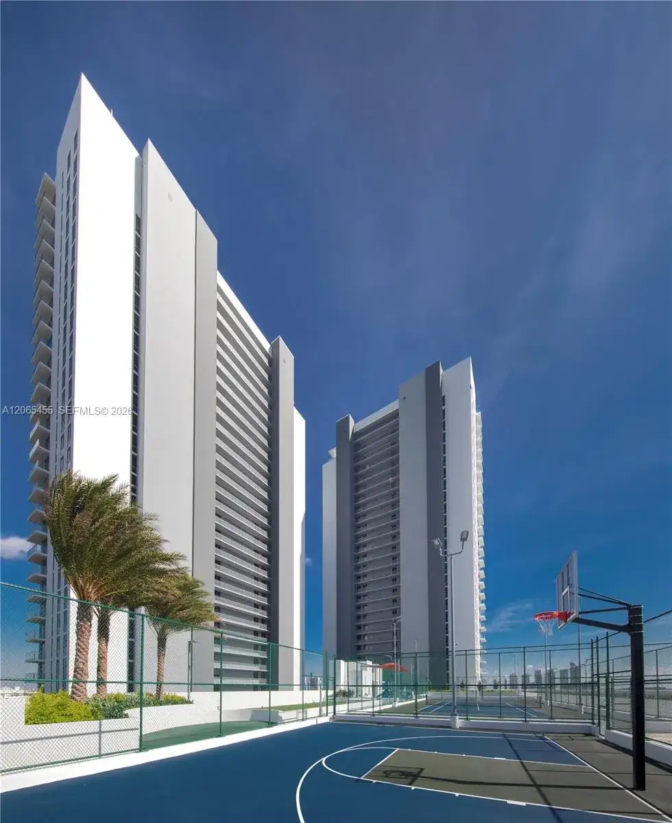 16385 Biscayne Blvd # # 419, North Miami Beach FL 33160