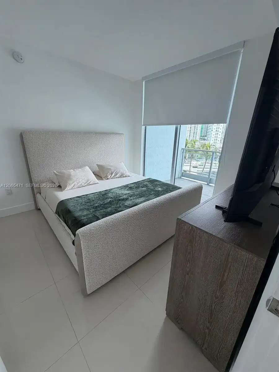 90 SW 3rd St # 1416, Miami FL 33130 photo 4