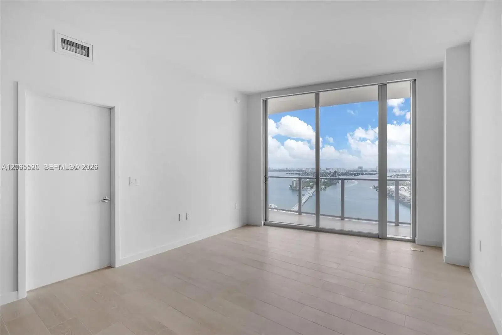 1400 Biscayne Blvd # 2905, Miami FL 33132 photo 2