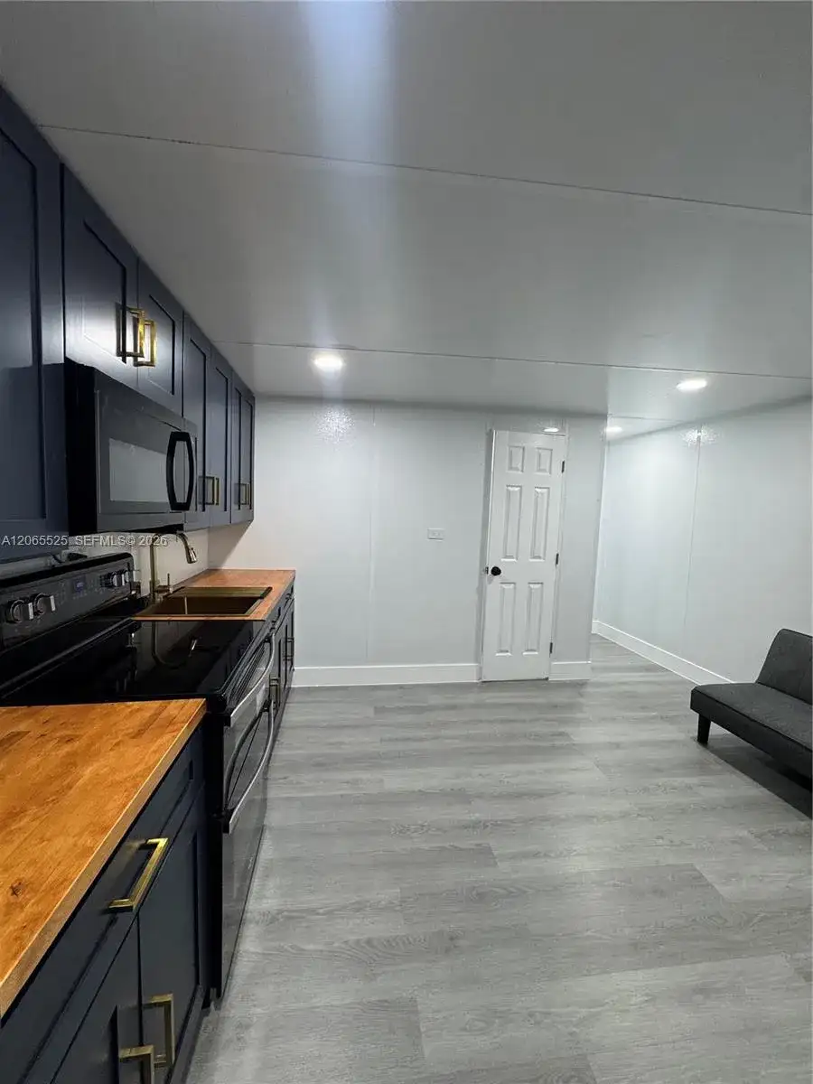 2461 NW 14th St # 2, Fort Lauderdale FL 33311 photo 2