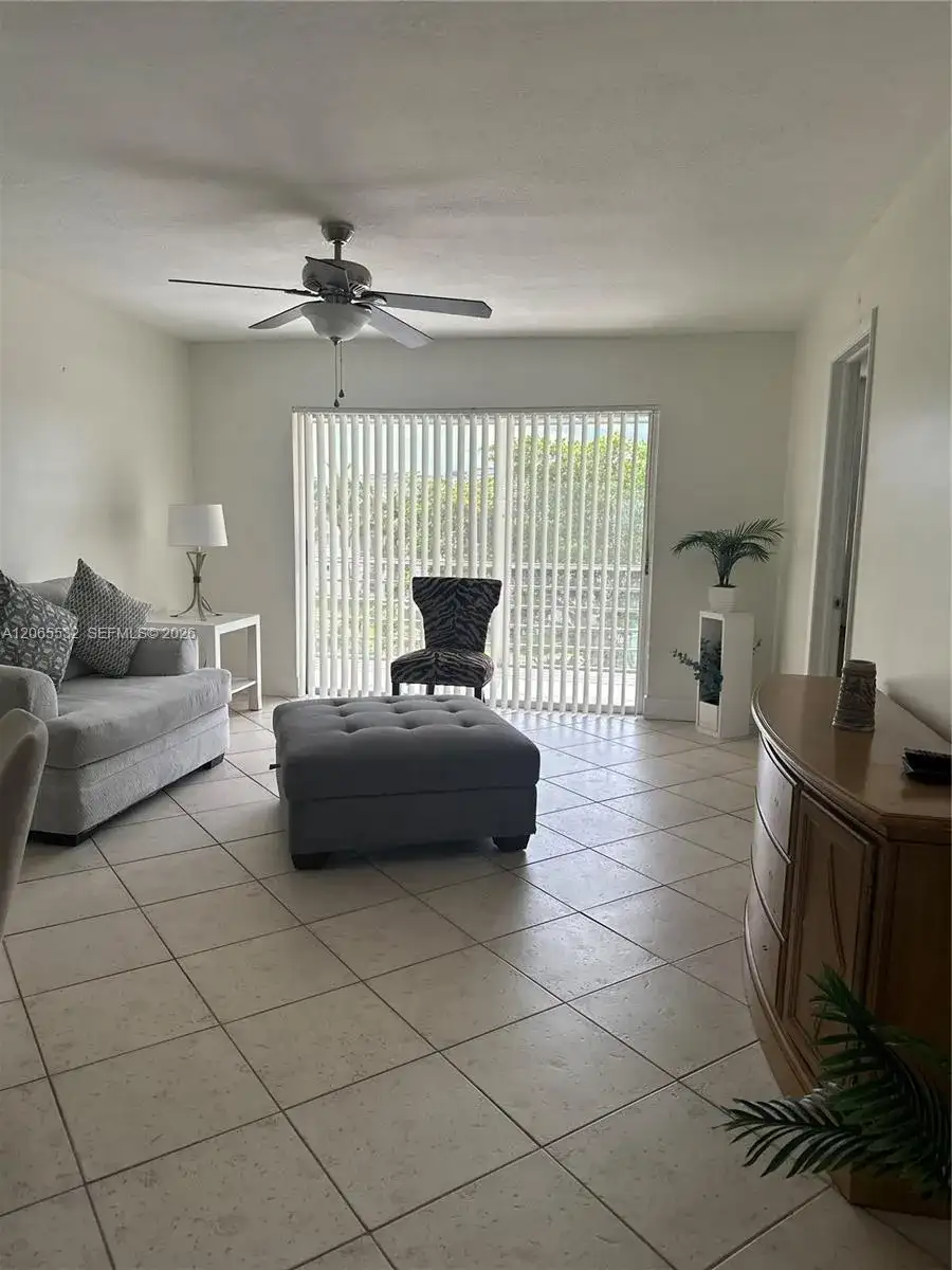8305 Sunrise Lakes Blvd # 310, Sunrise FL 33322 photo 4