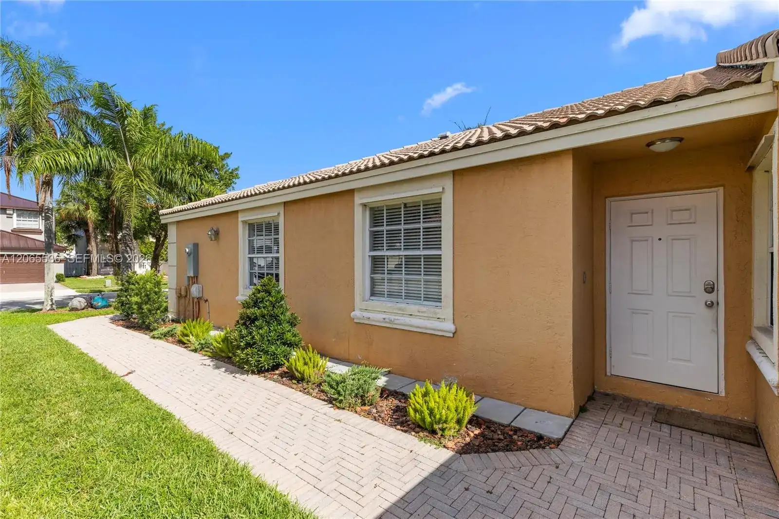 363 NW 158th Ave, Pembroke Pines FL 33028 photo 3