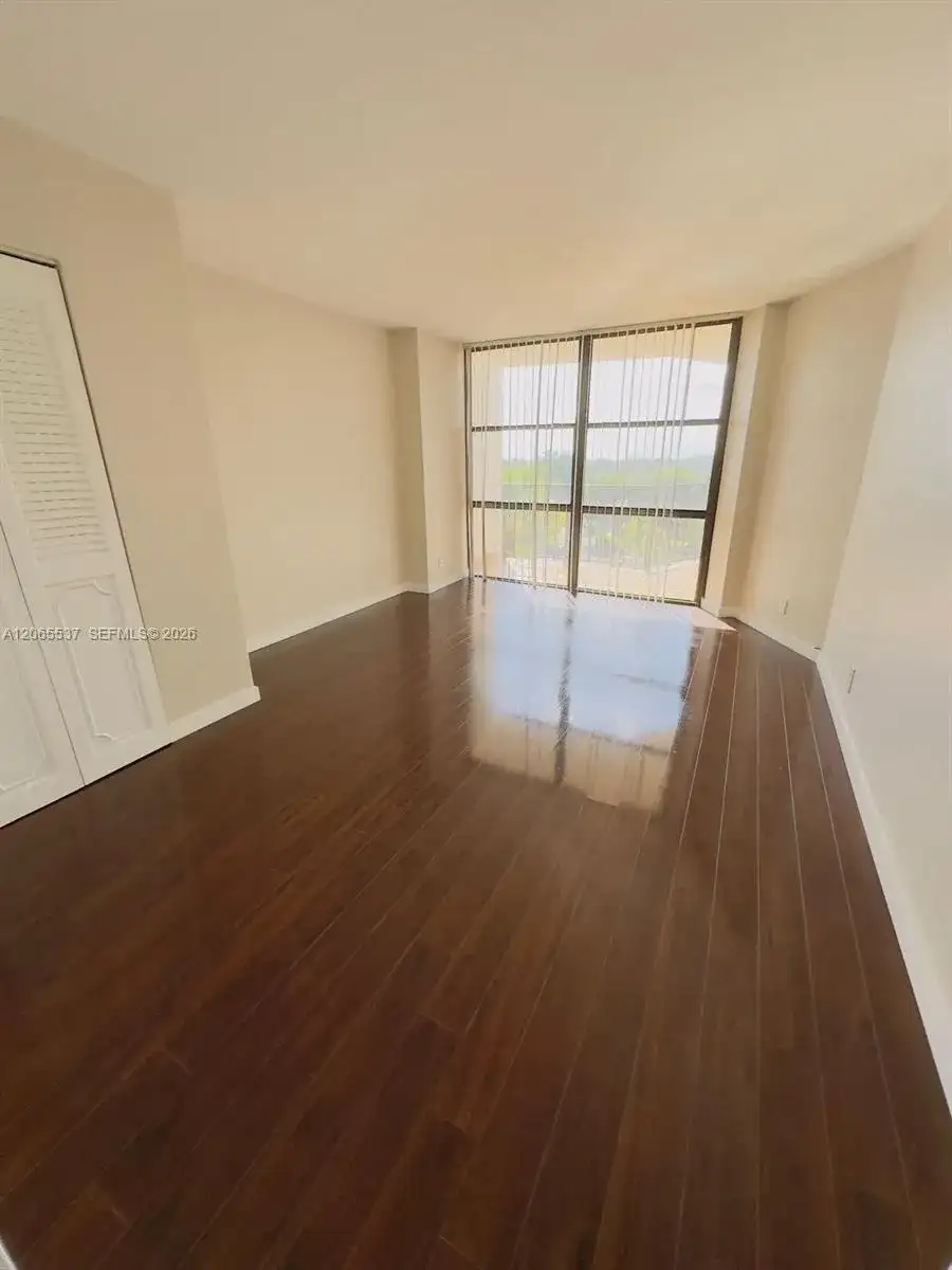 800 Parkview Dr # 611, Hallandale Beach FL 33009 photo 4