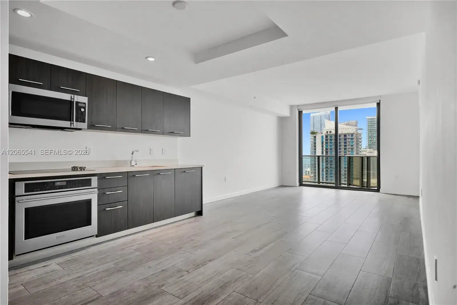 55 SW 9th St # 3504, Miami FL 33130 photo 2