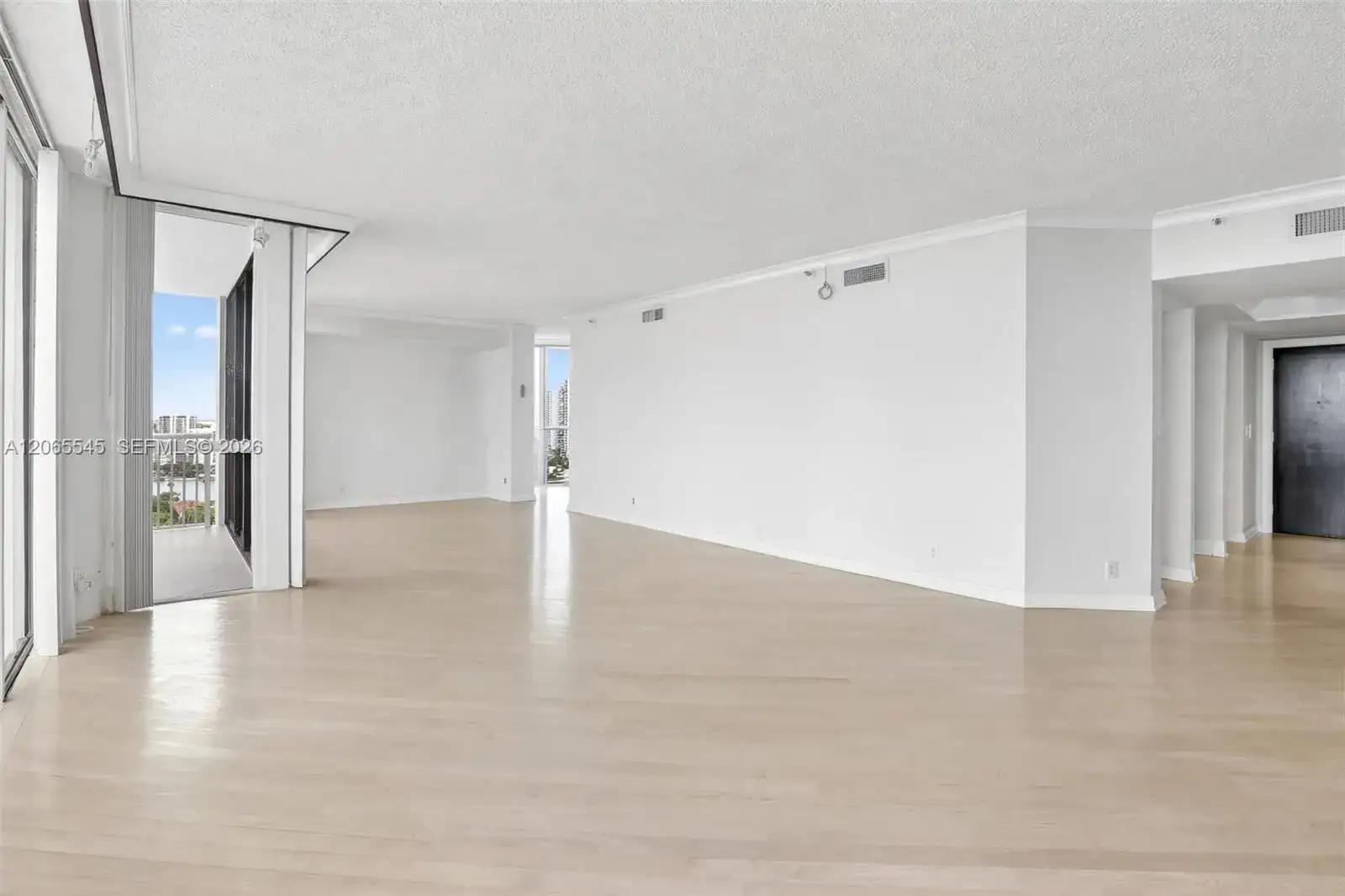 20281 E Country Club Dr # 1801, Aventura FL 33180 photo 4