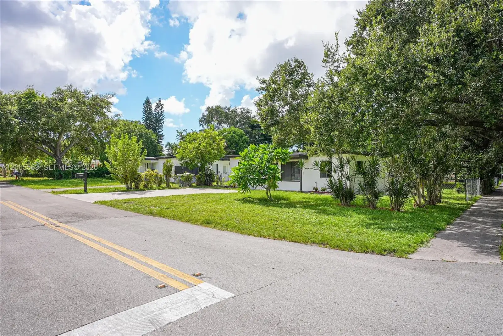 6336 Garfield St, Hollywood FL 33024 photo 3
