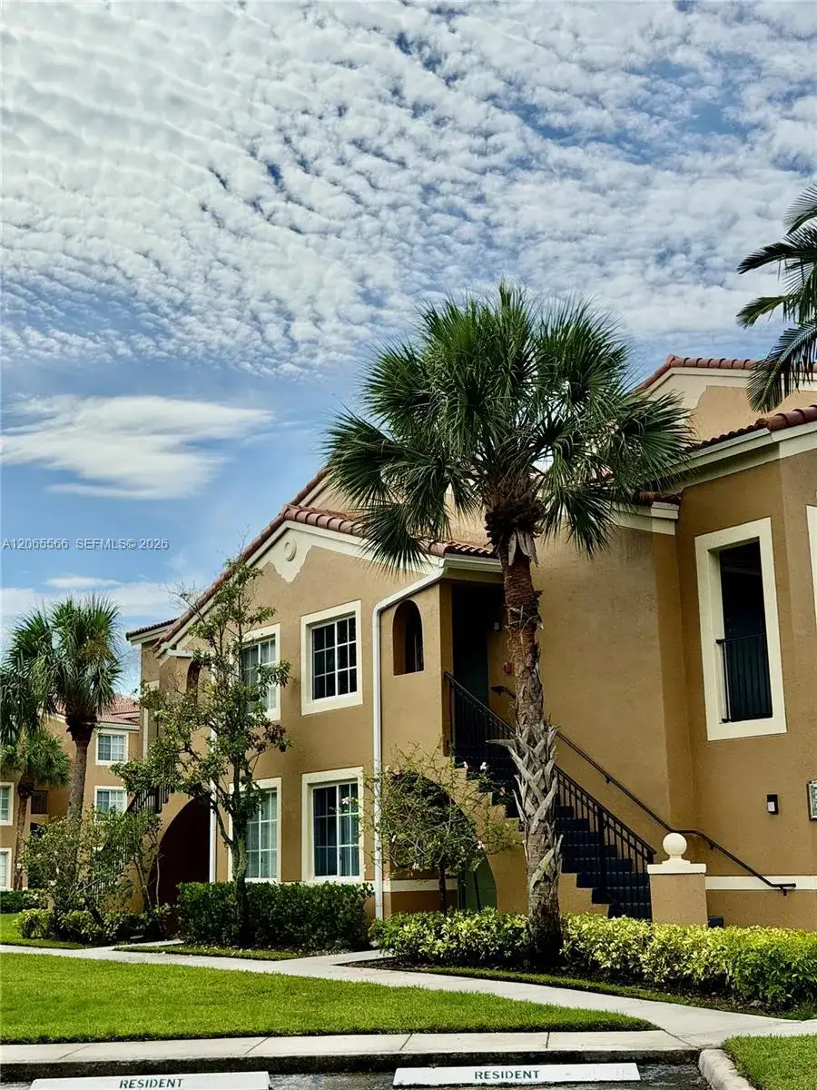 8010 N Nob Hill Rd # 102, Tamarac FL 33321 photo 2