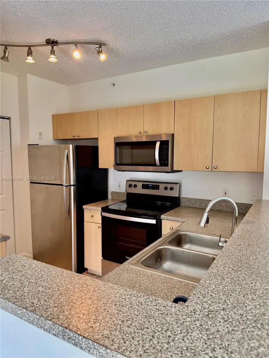 8010 N Nob Hill Rd # 102, Tamarac FL 33321 photo 4