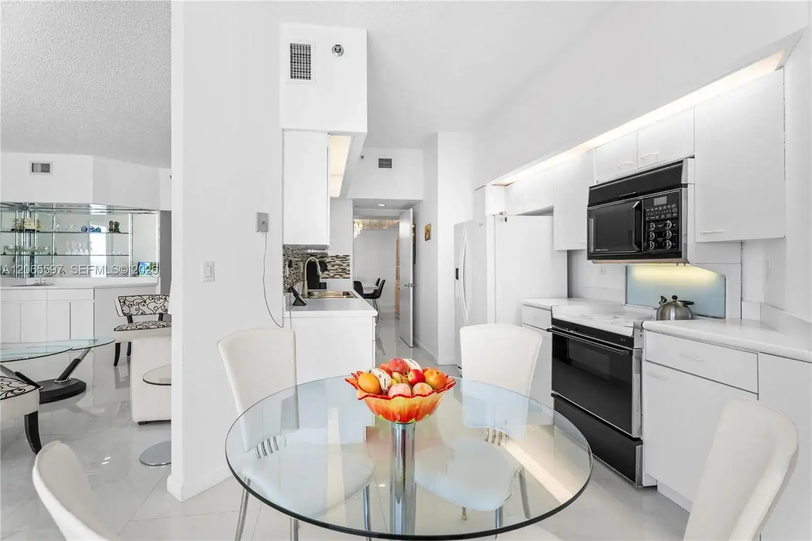 16485 Collins Ave, Sunny Isles Beach FL 33160 photo 5