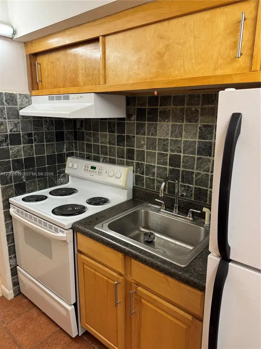 10762 La Placida Dr # 105, Coral Springs FL 33065 photo 2