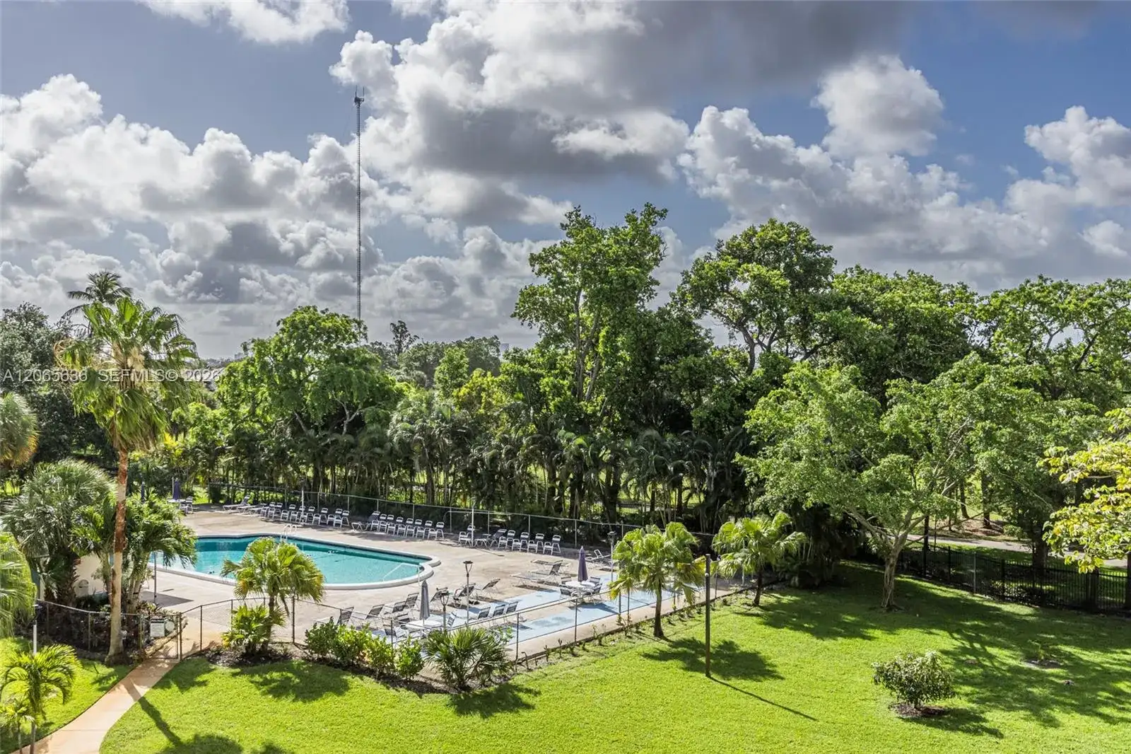 4330 Hillcrest Dr # 405, Hollywood FL 33021 photo 4
