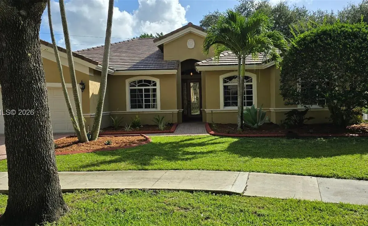 2823 Poinciana Cir, Cooper City FL 33026