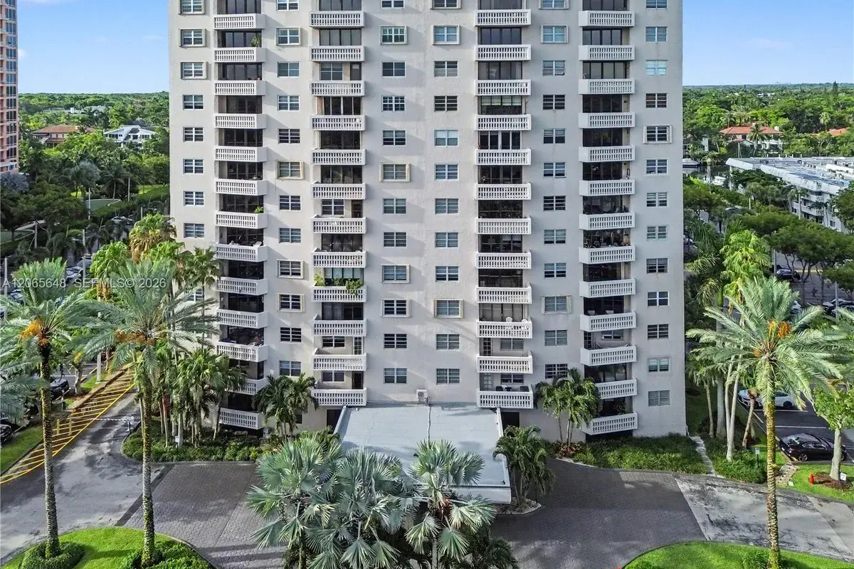 90 Edgewater Dr # 818, Coral Gables FL 33133