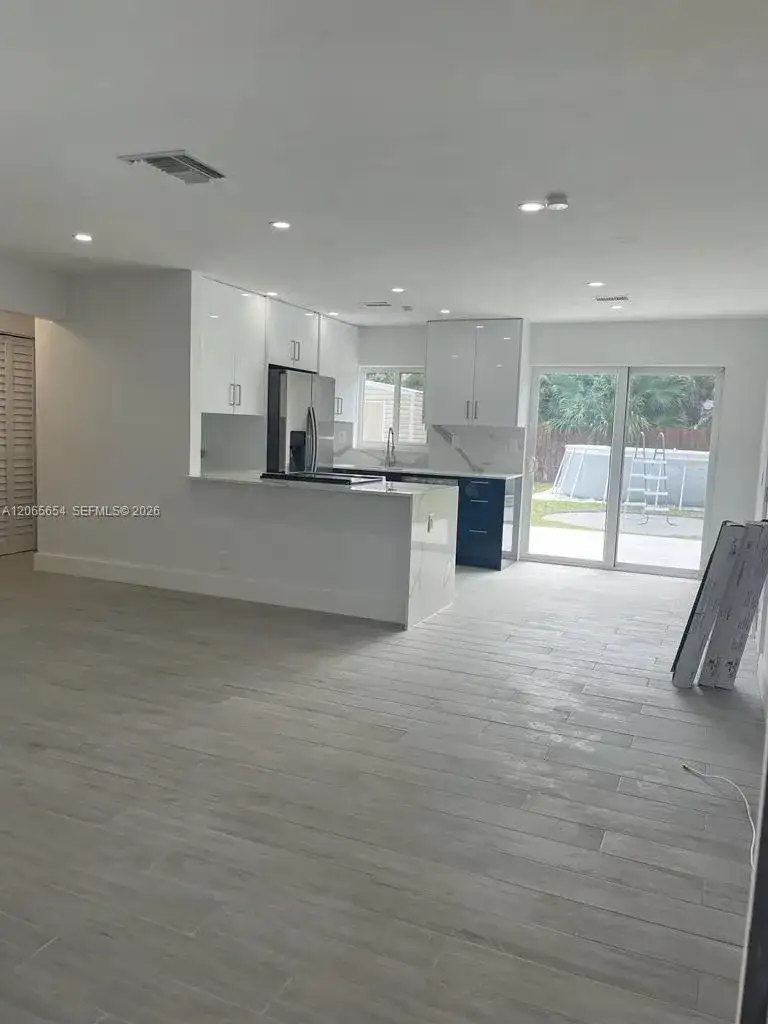 912 NE 5th St # 912, Hallandale Beach FL 33009 photo 2