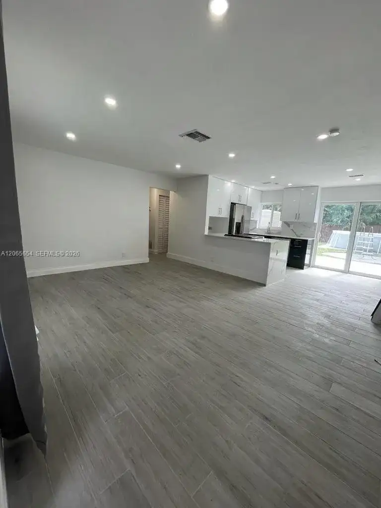 912 NE 5th St # 912, Hallandale Beach FL 33009 photo 3