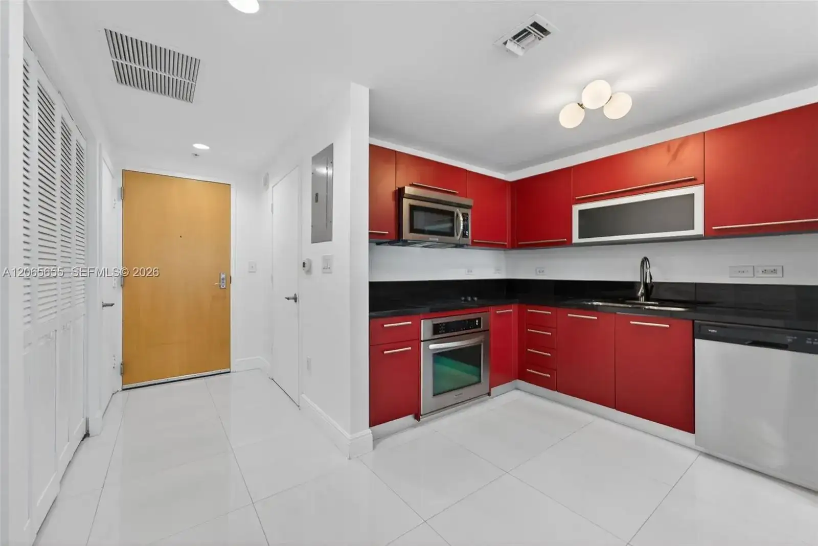 253 NE 2nd St # 424, Miami FL 33132 photo 4