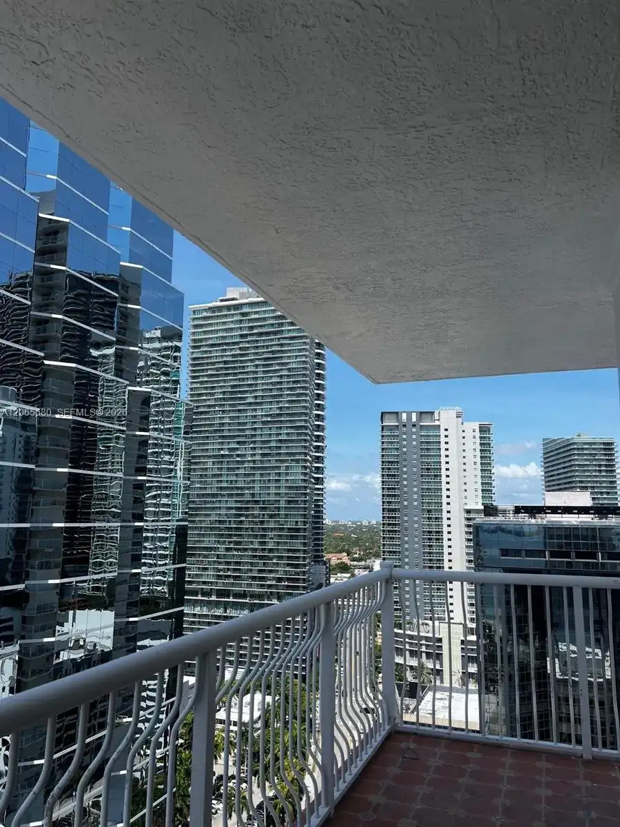 1200 Brickell Bay Dr # 2723, Miami FL 33131 photo 2