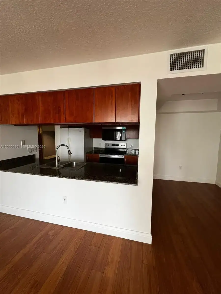 1200 Brickell Bay Dr # 2723, Miami FL 33131 photo 5