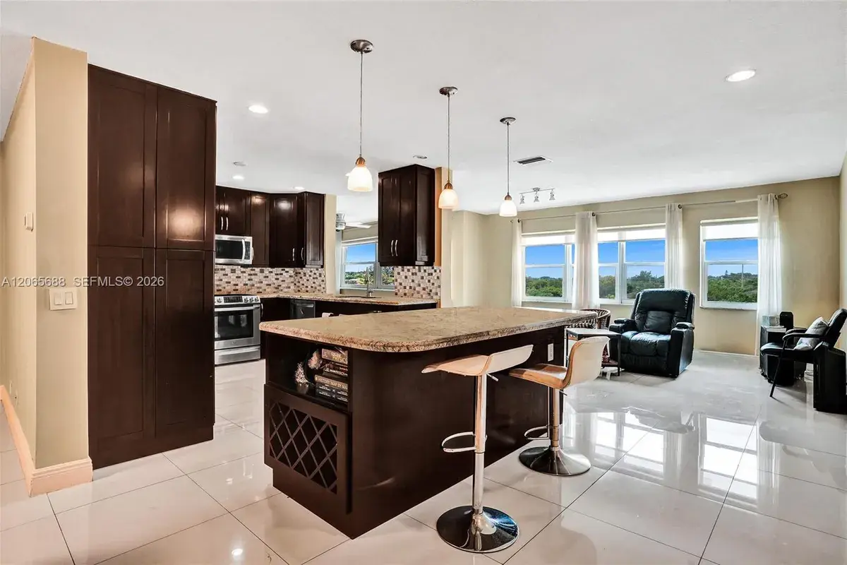 215 SE 3rd Ave # 501C, Hallandale Beach FL 33009