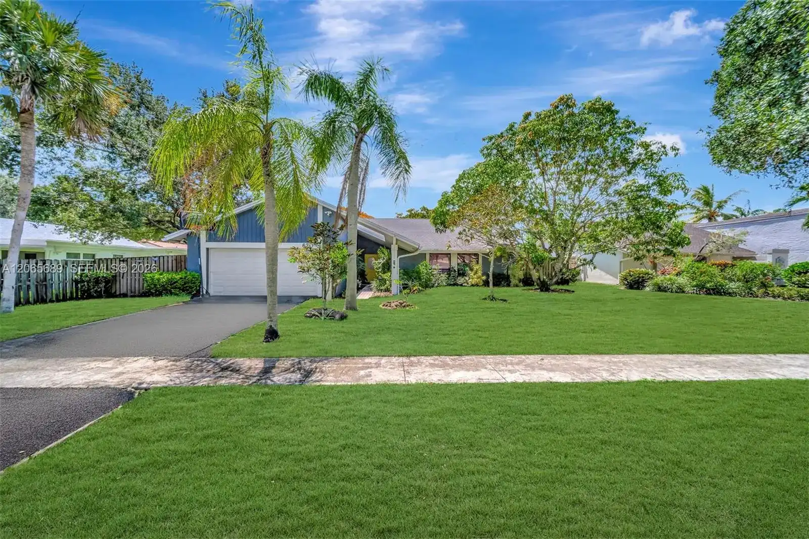 620 E Plantation Cir, Plantation FL 33324