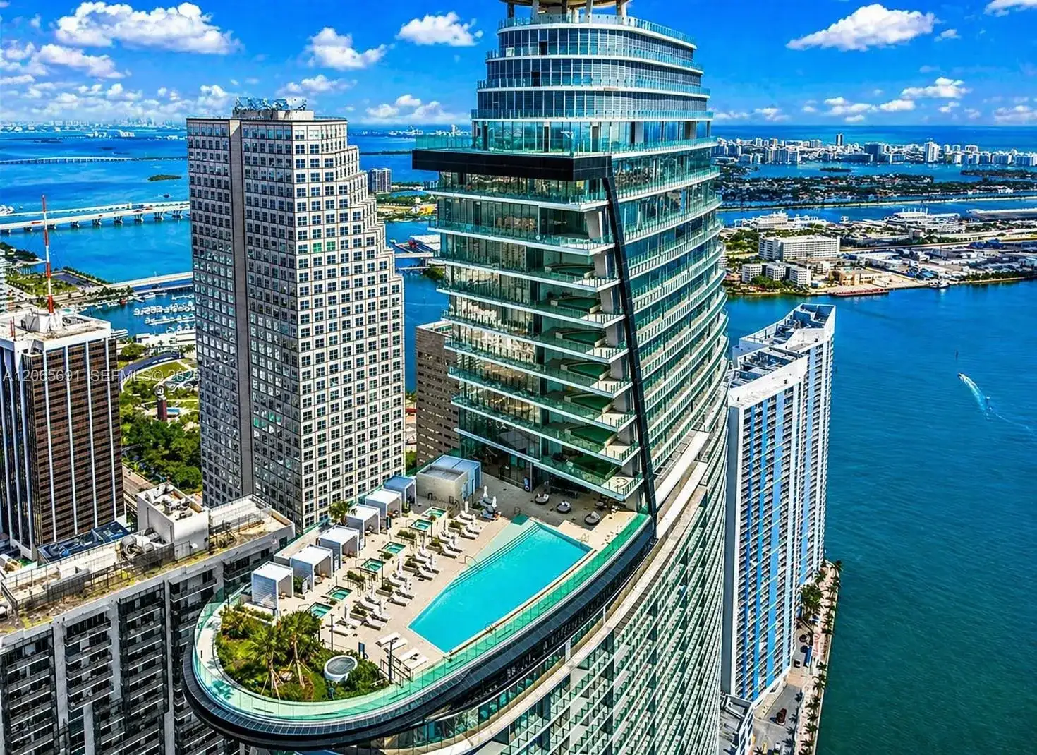 300 Biscayne Boulevard Way # 4201E, Miami FL 33131 photo 2